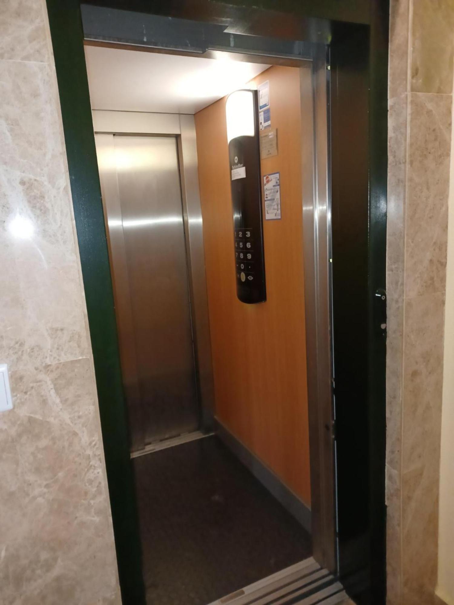 En El Pleno Centro De Biescas Con Garaje, Ascensor Y Wifi Apartment Exterior photo